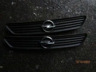 решетка радиатора Opel Astra G 2000