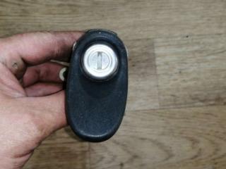 кнопка открытия багажника Toyota Yaris P1 2001, 1.0 л., бензин, МКПП, хетчбэк 5 дв.