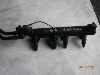 форсунка Volkswagen Golf 4 поколение 2000, 1.6 л., i, бензин, 037906031AA